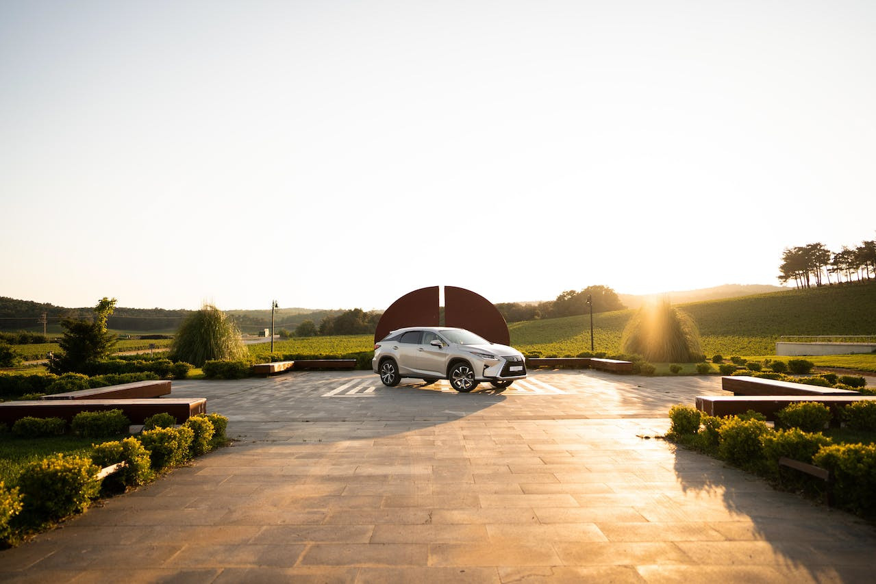 Mercedes-Benz GLB vs Lexus RX: Which Is The Best SUV For You?