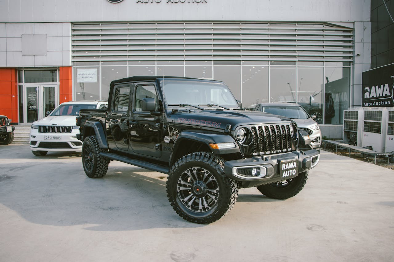 Jeep Gladiator Rubicon vs. Ford F-150: Which Full-Size Pickup Truck Is Ideal For You?