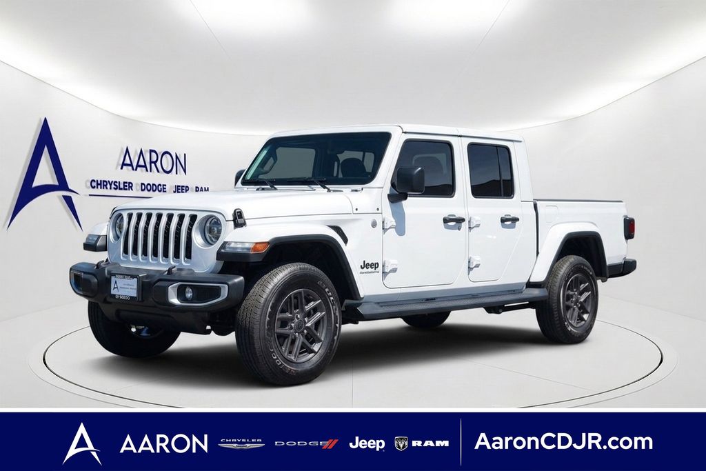 Bright White Clearcoat New 2026 Jeep Gladiator Sport S  in Norco, CA