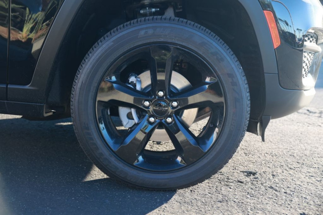 New 2025 Jeep Grand Cherokee Altitude X  in Norco, CA 7