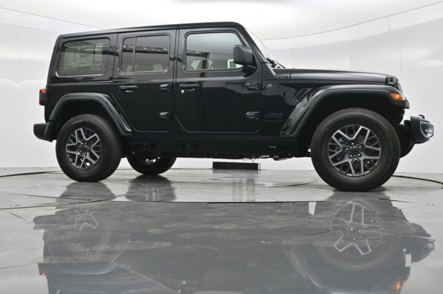 New 2025 Jeep Wrangler Sahara  in Norco, CA 31