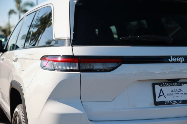 New 2026 Jeep Grand Cherokee Limited  in Norco, CA 9
