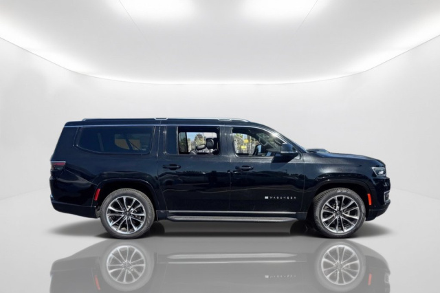 Used 2023 Jeep Wagoneer L Series II  in Norco, CA 5