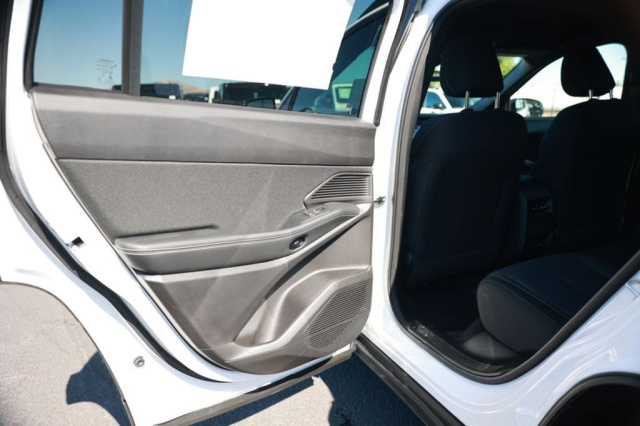 New 2026 Jeep Cherokee Laredo  in Norco, CA 30