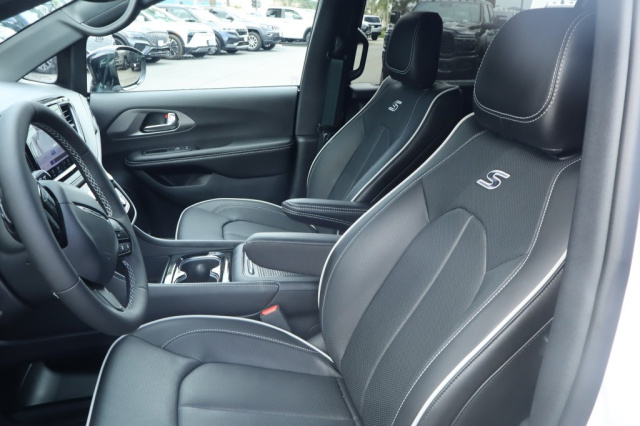 New 2027 Chrysler Pacifica Limited  in Norco, CA 15