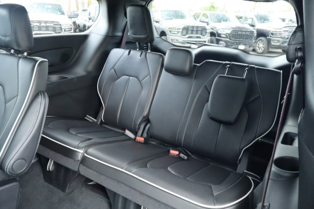 New 2027 Chrysler Pacifica Limited  in Norco, CA 32