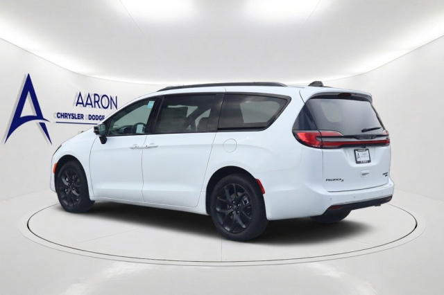New 2027 Chrysler Pacifica Limited  in Norco, CA 6
