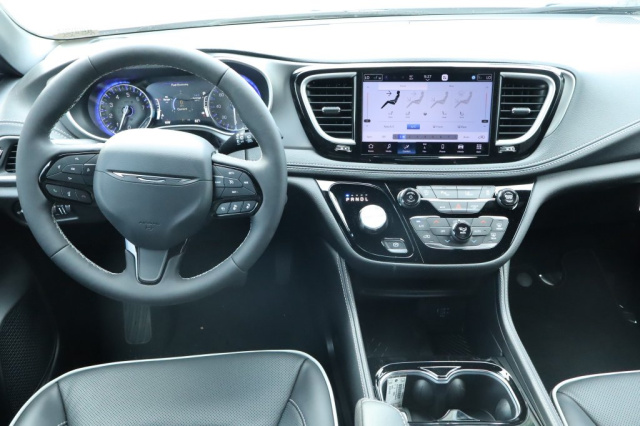 New 2027 Chrysler Pacifica Limited  in Norco, CA 22