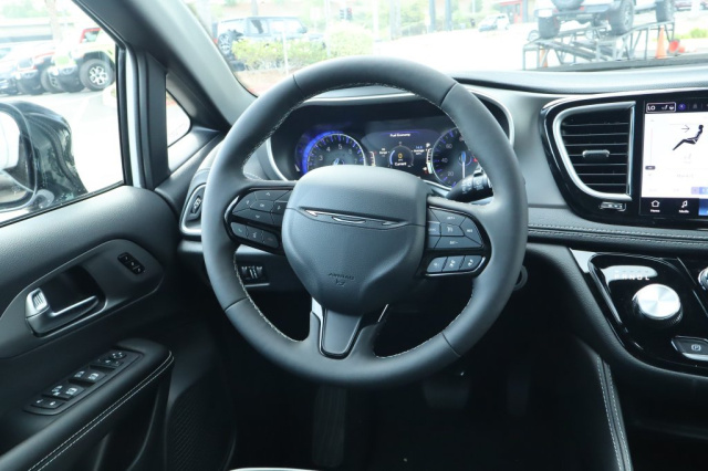 New 2027 Chrysler Pacifica Limited  in Norco, CA 23