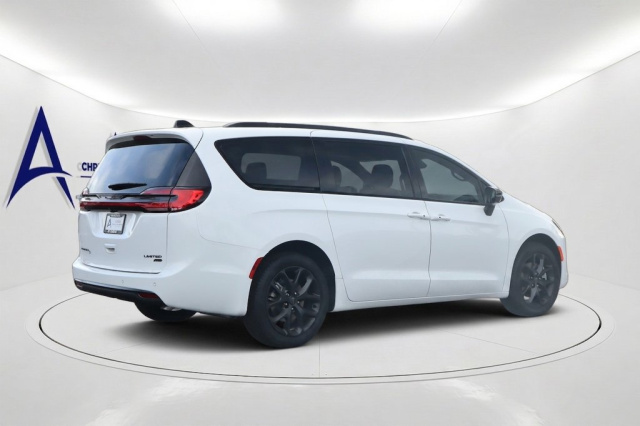 New 2027 Chrysler Pacifica Limited  in Norco, CA 3