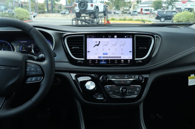New 2027 Chrysler Pacifica Limited  in Norco, CA 24