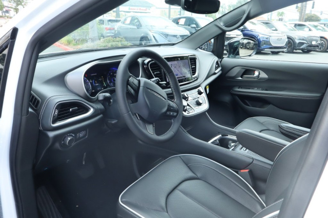 New 2027 Chrysler Pacifica Limited  in Norco, CA 12