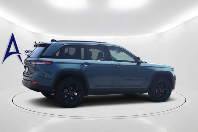 New 2027 Jeep Grand Cherokee   in Norco, CA 3