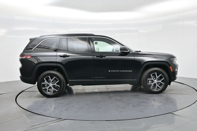 New 2025 Jeep Grand Cherokee Limited  in Norco, CA 3