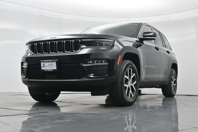 New 2025 Jeep Grand Cherokee Limited  in Norco, CA 10