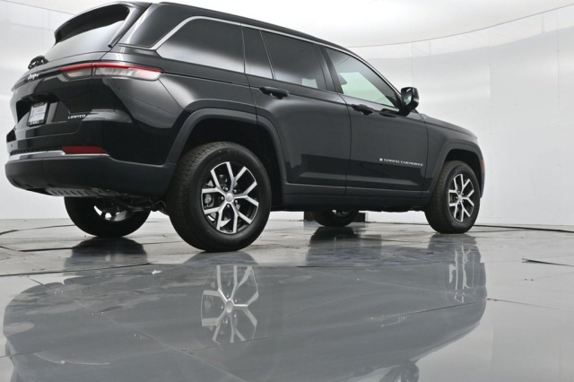 New 2025 Jeep Grand Cherokee Limited  in Norco, CA 15