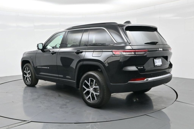 New 2025 Jeep Grand Cherokee Limited  in Norco, CA 7