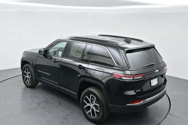 New 2025 Jeep Grand Cherokee Limited  in Norco, CA 24