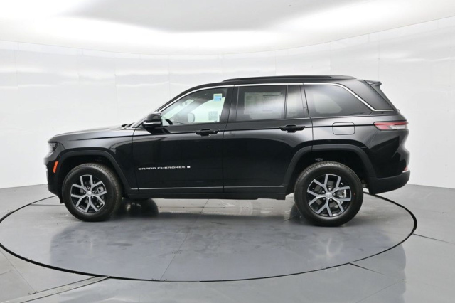 New 2025 Jeep Grand Cherokee Limited  in Norco, CA 8