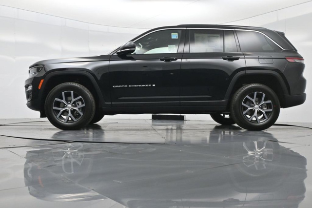 New 2025 Jeep Grand Cherokee Limited  in Norco, CA 18