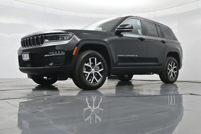 New 2025 Jeep Grand Cherokee Limited  in Norco, CA 9