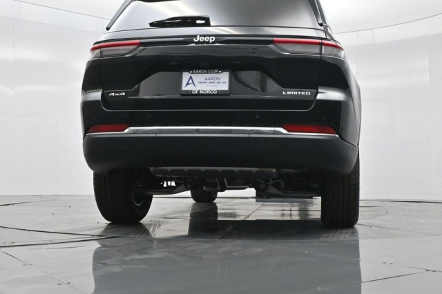 New 2025 Jeep Grand Cherokee Limited  in Norco, CA 16
