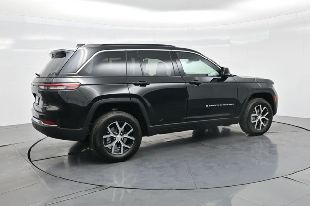 New 2025 Jeep Grand Cherokee Limited  in Norco, CA 4