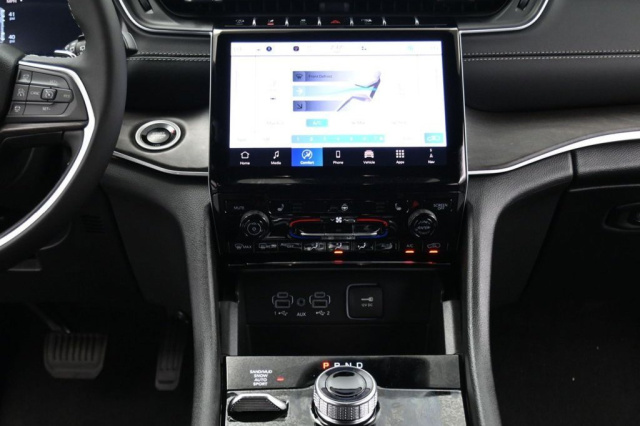 New 2025 Jeep Grand Cherokee Limited  in Norco, CA 44
