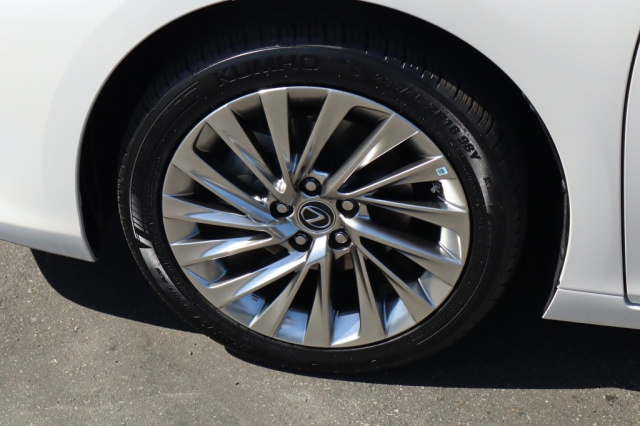 Used 2023 Lexus ES 300h Luxury  in Norco, CA 13