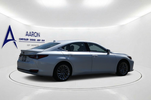 Used 2023 Lexus ES 300h Luxury  in Norco, CA 3