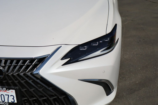 Used 2023 Lexus ES 300h Luxury  in Norco, CA 7