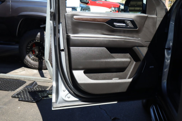 Used 2026 Chevrolet Suburban LT  in Norco, CA 18