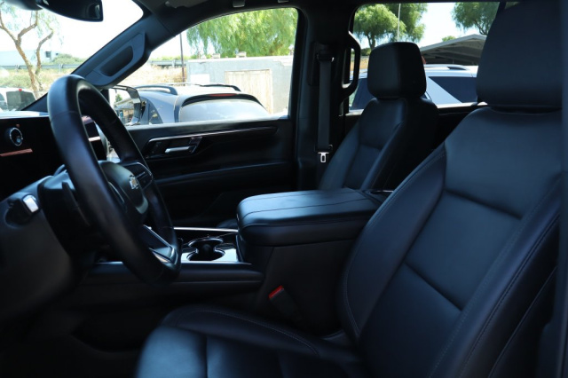 Used 2026 Chevrolet Suburban LT  in Norco, CA 19