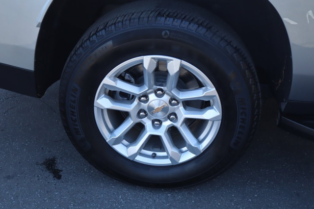 Used 2026 Chevrolet Suburban LT  in Norco, CA 10