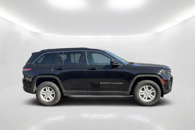 Used 2025 Jeep Grand Cherokee Laredo  in Norco, CA 3