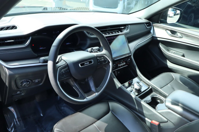 Used 2025 Jeep Grand Cherokee L Limited  in Norco, CA 16