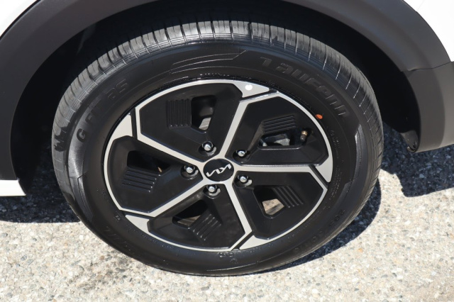 Used 2023 Kia Niro EX  in Norco, CA 13