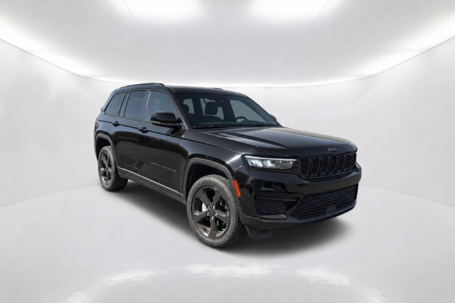 Used 2023 Jeep Grand Cherokee Altitude X  in Norco, CA 2