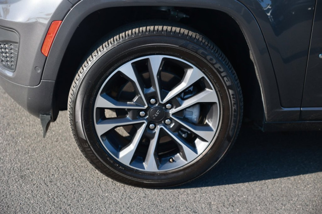 Used 2023 Jeep Grand Cherokee Overland 4xe  in Norco, CA 14
