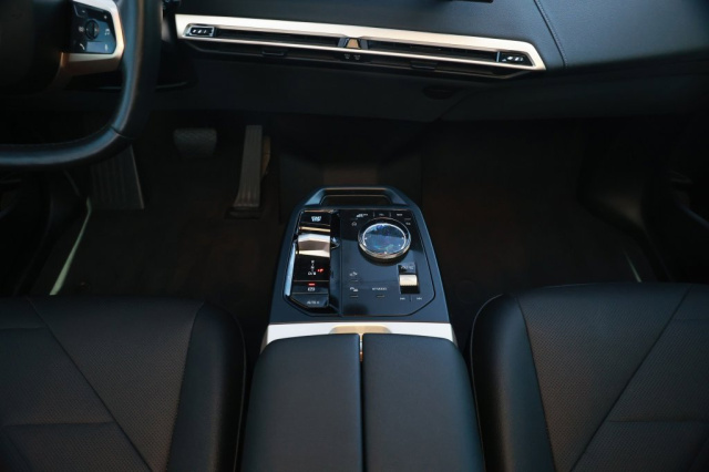 Used 2025 BMW iX xDrive50  in Norco, CA 33
