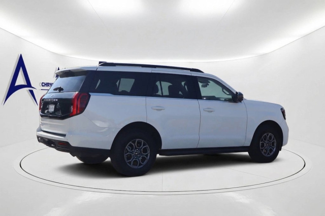 Used 2025 Ford Expedition Active  in Norco, CA 5