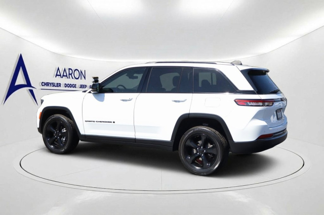 Used 2025 Jeep Grand Cherokee Altitude  in Norco, CA 8