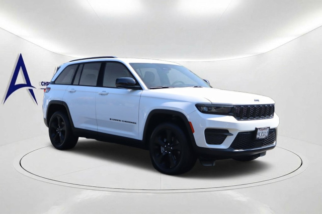 Used 2025 Jeep Grand Cherokee Altitude  in Norco, CA 3