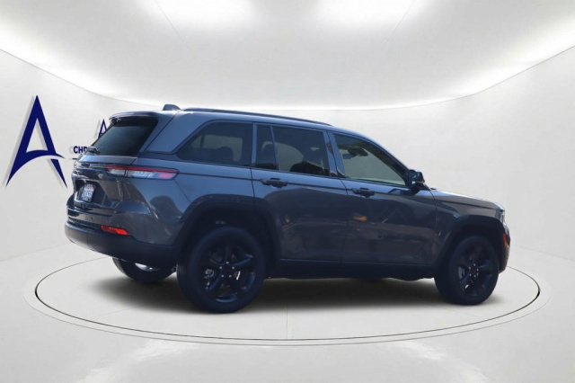 Used 2025 Jeep Grand Cherokee Altitude  in Norco, CA 5
