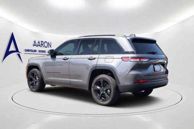 Used 2025 Jeep Grand Cherokee Altitude  in Norco, CA 8