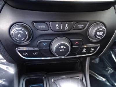 Used 2019 Jeep Cherokee Latitude FWD in Las Vegas, NV 16