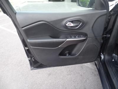 Used 2019 Jeep Cherokee Latitude FWD in Las Vegas, NV 30