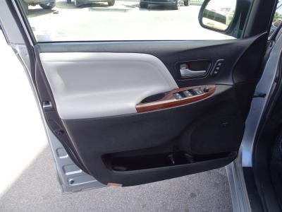 Used 2015 Toyota Sienna 5dr 8-Pass Van XLE FWD in Las Vegas, NV 32