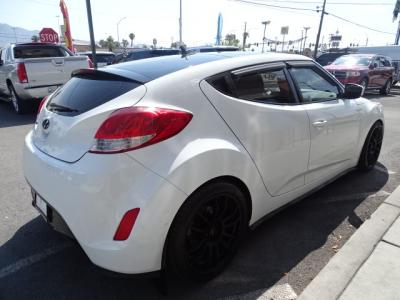 Used 2015 Hyundai Veloster 3dr Cpe Auto RE:FLEX w/Red Int in Las Vegas, NV 4
