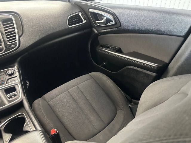 2015 Chrysler 200 Limited photo 18